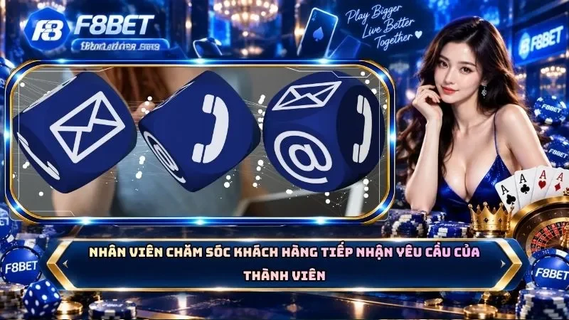 Nhân viên chăm sóc khách hàng tiếp nhận yêu cầu của thành viên